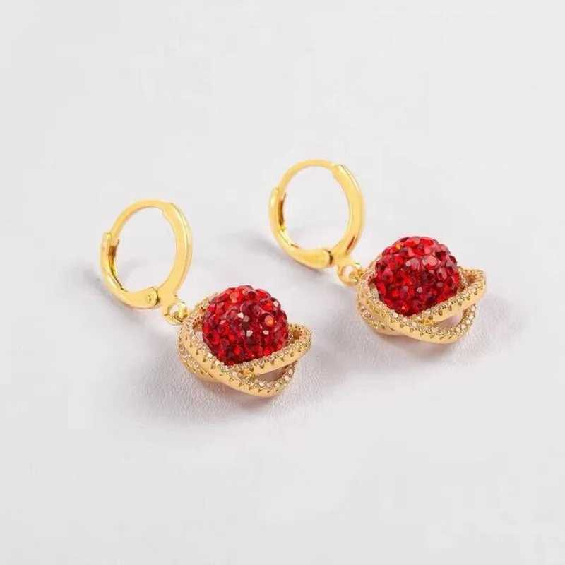 Bengelen kroonluchter luxueuze rode Red Rhinestone Ball unieke ontwerp oorbellen voor vrouwen mode gepersonaliseerde accessoires nieuwjaars cadeau partij sieraden d240323