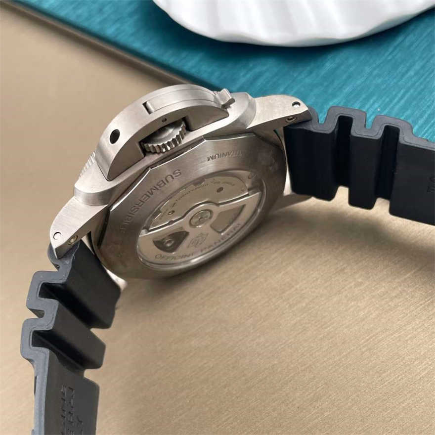Fashion Luxury Penarrei Watch Designer hors de Lumino Mechanical Titanium Metal Mens Watch