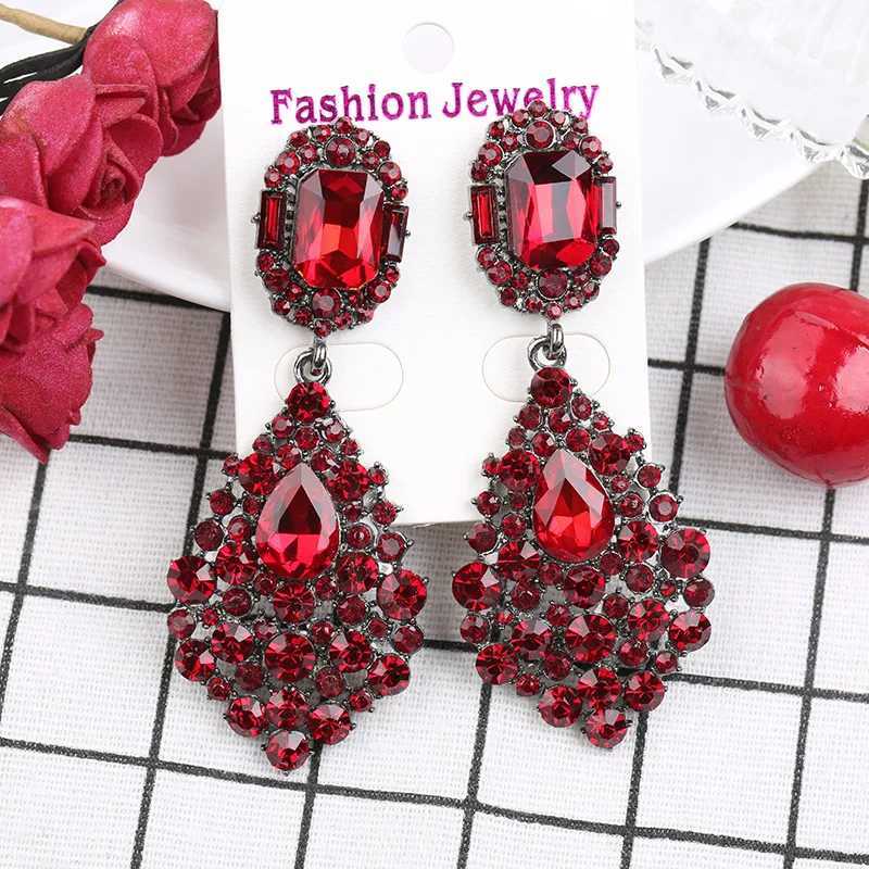 Dangle Chandelier Luxury Jewelry Wholesale Bridesmaid Wedding Accessories Long Gun Black Red Rhinestone Crystal Chandelier Drop Earrings for Women d240323