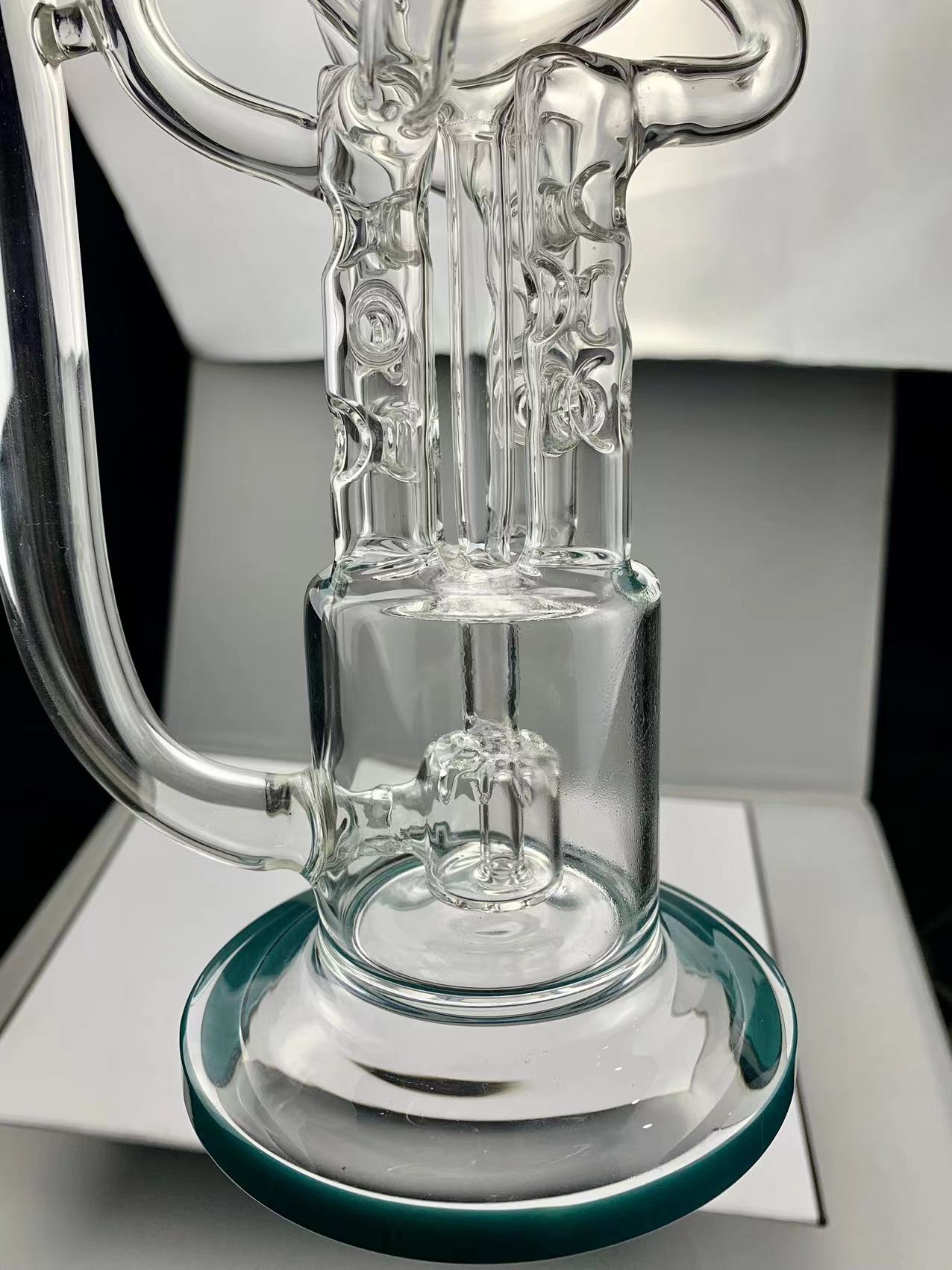 Ash Catcher Hookah Water Rure Glass Bongs 4-Kolumn Porowaty Rig Rigning Reflux Ash Catcher 12 cali Kolory można dostosować hurtowo 10 mm 14 mm 18 mm