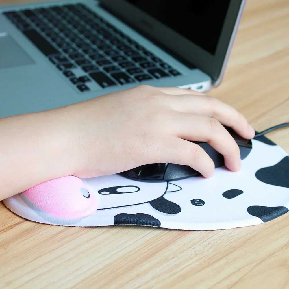 Pads de souris RESTS RESTS PAUT PAUIR AVEC POUR SOUTIEN REST POUR CONFORT MAT MAT COW NONSLIP Soft Mouse Pad Gamer pour ordinateur PC ordinateur portable Mouspad Y240423