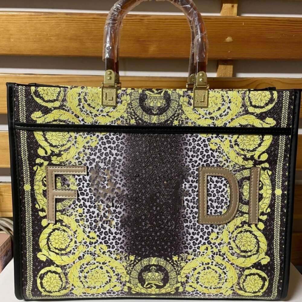 Brand de créateur de cuir de luxe Bag féminin nouveau sac fourre-tout à la mode et polyvalent de banlieue coréenne édition originale imprimée maman avancée grande capacité femme