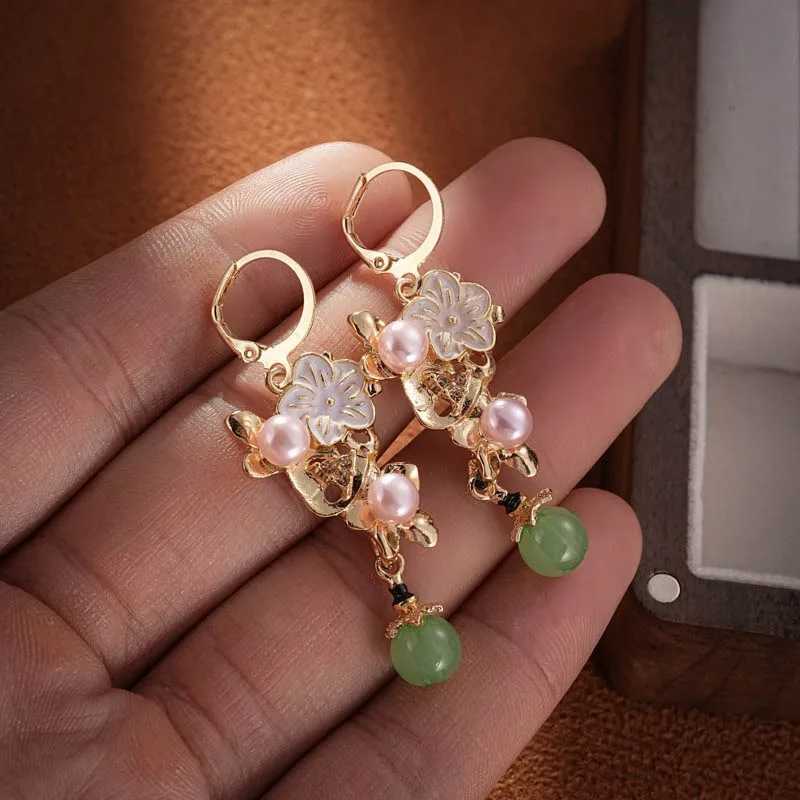 Charme des boucles d'oreilles enlacées d'imitation en eau douce vintage pour femmes boucles d'oreilles de fleur de coquille délicate bijoux bijoux d'anniversaire cadeaux y240423