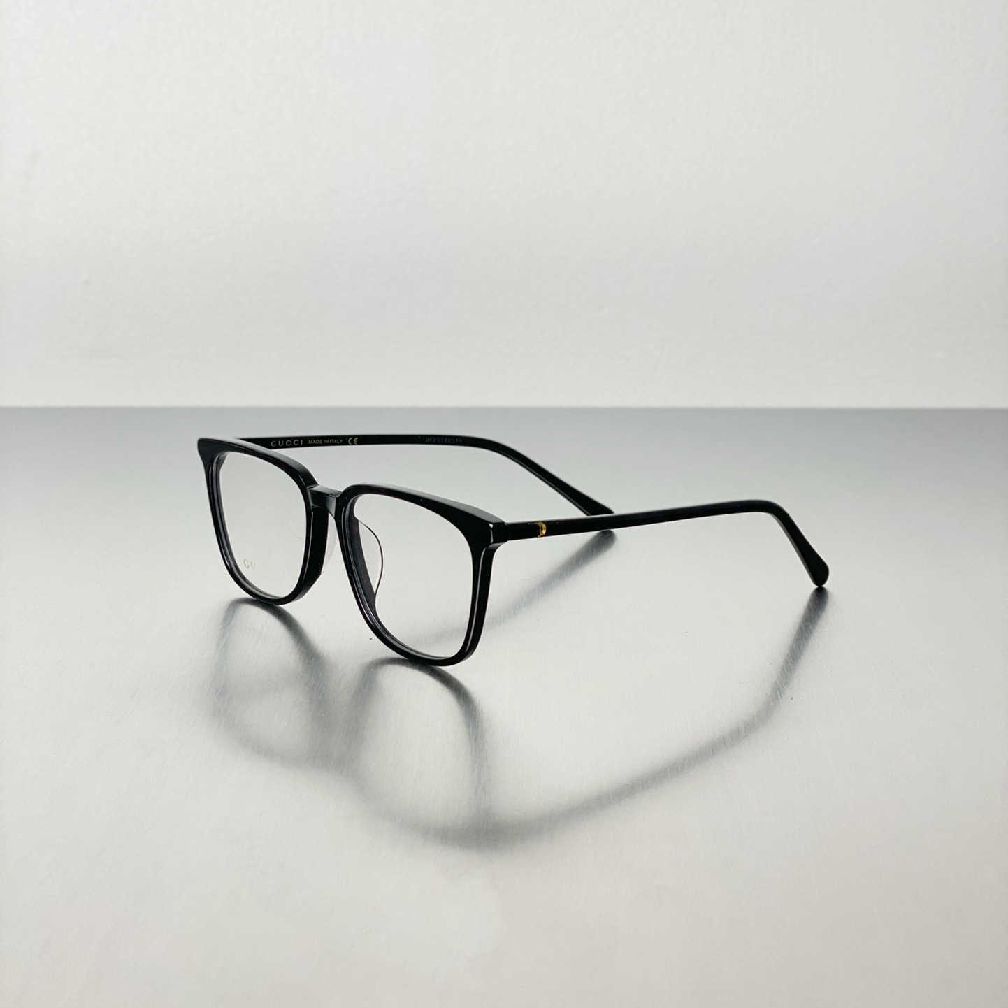 デザイナーサングラスGファミリー眼鏡フレームは、丸い顔とスリミングエフェクトHEFラメックANBを持つ男性と女性の両方のための黒いパネルで作られています