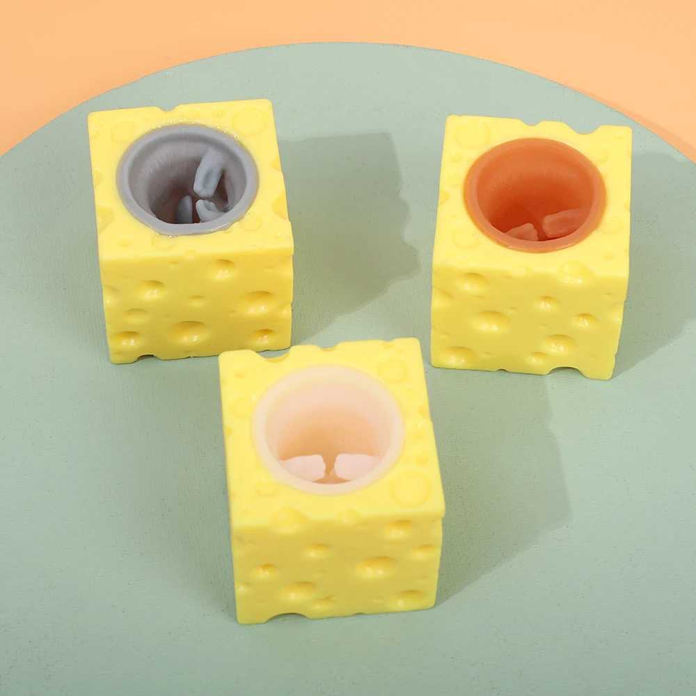 Decompression Toy Funny Pop Up Mouse and Cheese Block Squeeze Toy Stress Relief Toys for Kids Adult Rat In Cheese Decompression Mouse Toy Gift d240424