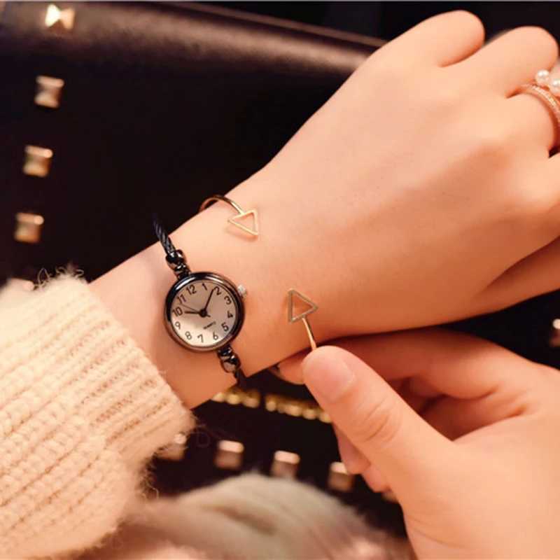 Montre-bracelets Femmes Regardez un petit bracelet en bracelet en or