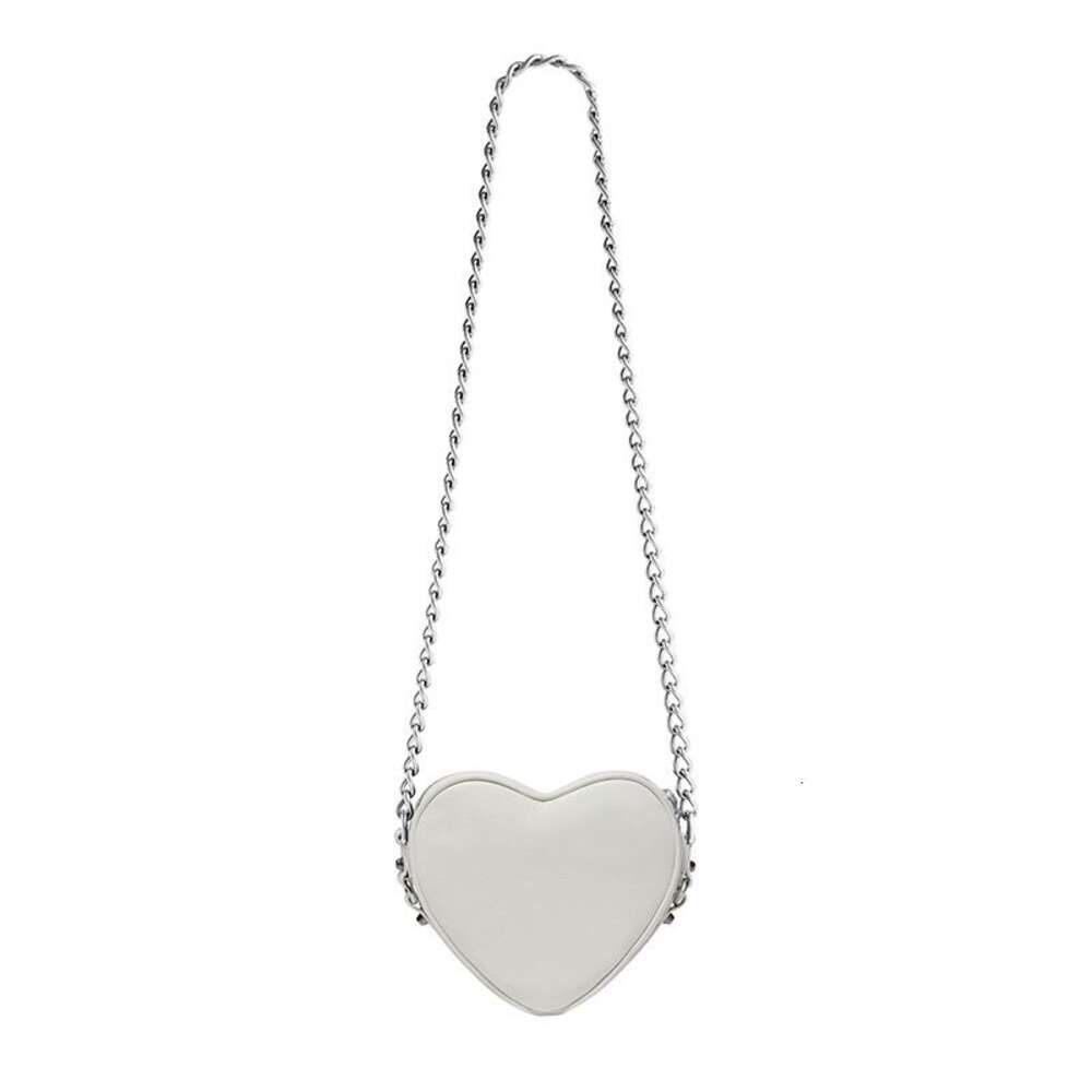 Новая серия Cagoleheart Series Женская мини -белая белая мешка сердца для сердца. Оригинальное качество