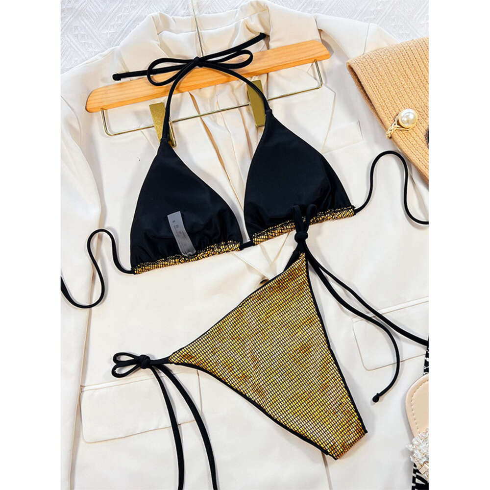 Nouveau bikini à deux pièces tissu tamponné à chaud pantalon triangle de cou de cou de coude de mode de mode