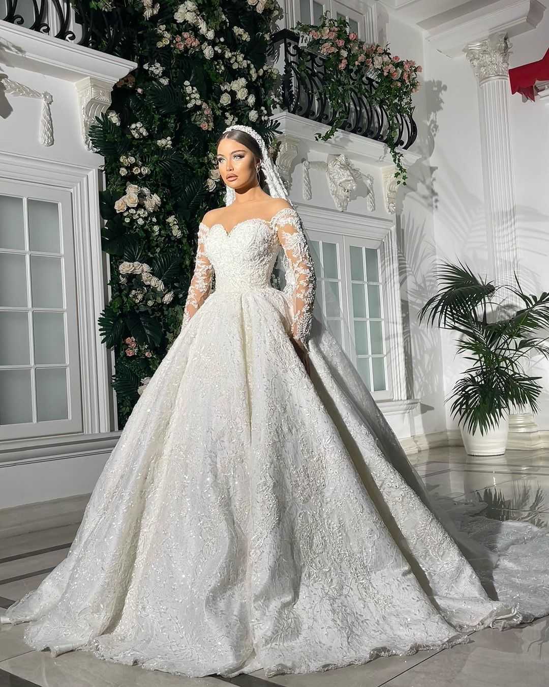 Robes de mariée élégantes Appliques en dentelle Bouches nuptiales O Cou Nou à manches longues Robe mariée Sweed Train Vestidos de Novia