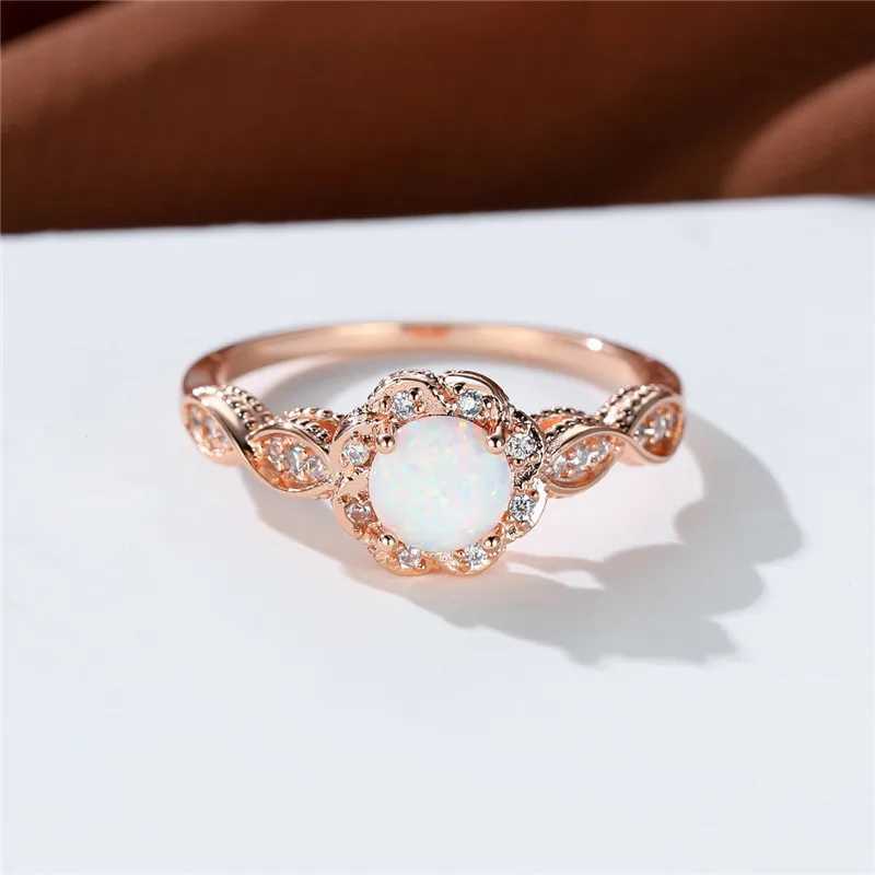 Bröllopsringar Kvinnliga söta blommaengagemang Rose Gold Color Wedding Ring White Opal Round Stone Jewelry for Women