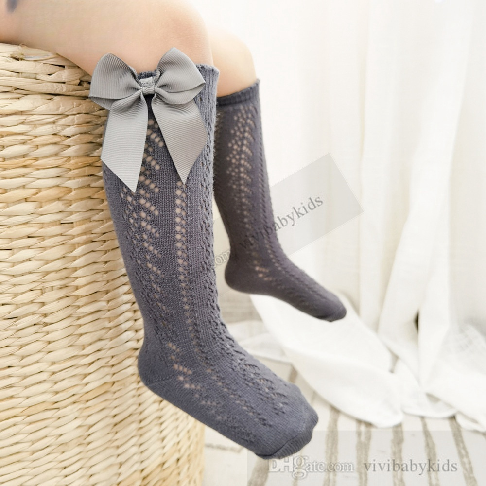 Zomermeisjes Hollow Knitted Socks Sweet Kids Ribbon Bow Hole 3/4 knie High Princess Sox Children Katoen Ademboere benen S1346