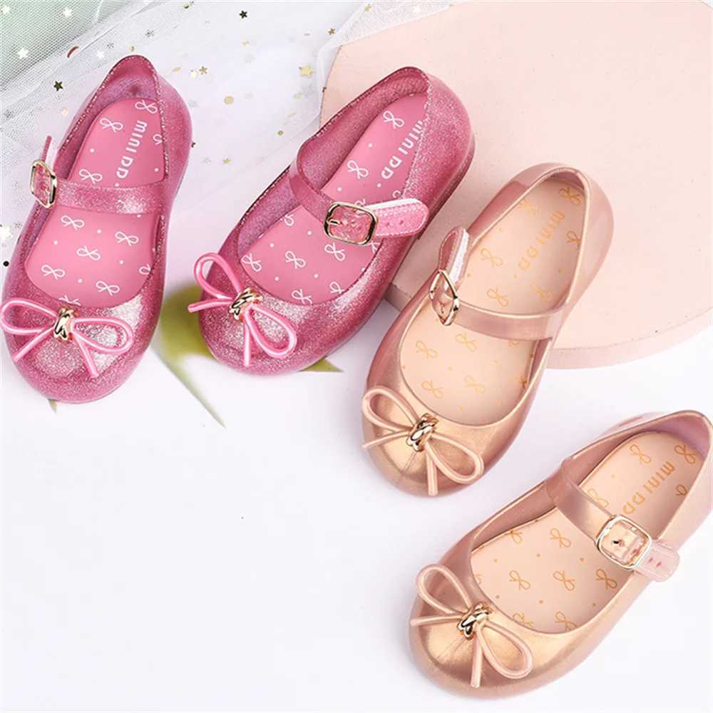 Sandalen 2022 Neue Frühling Mode Girls Prinzessin Kinderschuhe lässige Kinder Bogen Anti-Rutsch-Jelly Beach Sandalen DD027 240423