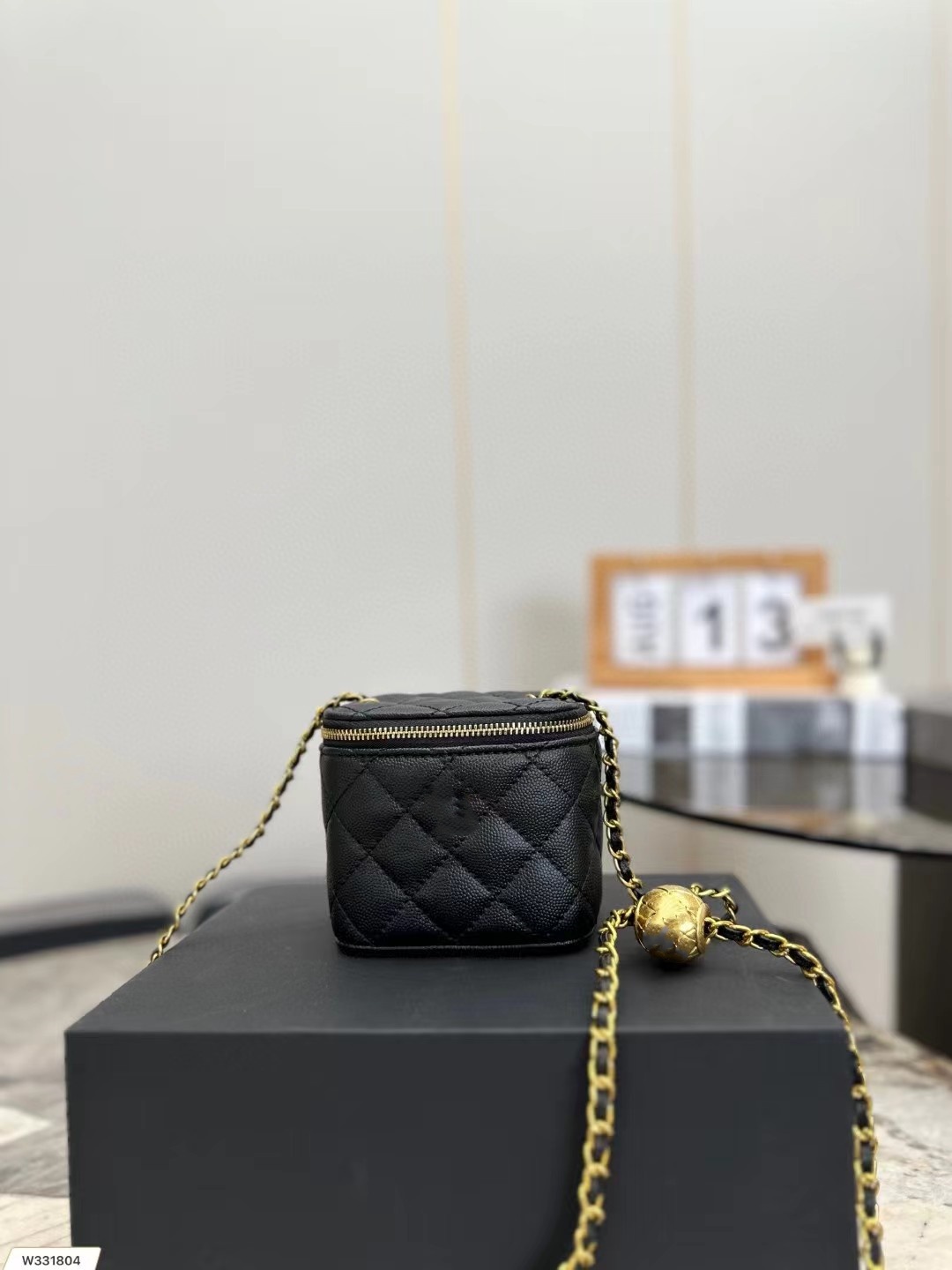 2024 Designer Makeup Liten Vanity With Chain Quality Leather Crossbody Sadel Bag Luxurys Handväskor Diamond Lattice Golden Ball Women Axel 88