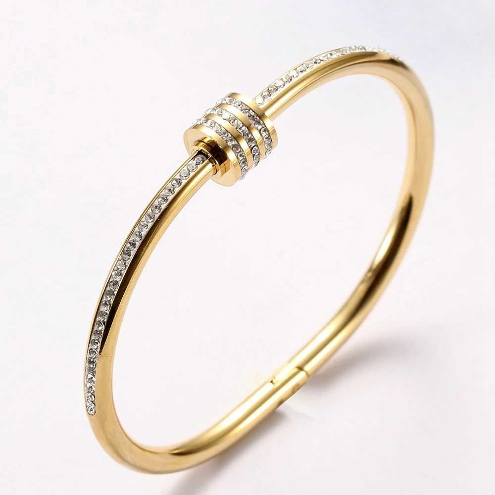 Perlen neue klassische Mode-Titanium-Stahlarmband rotierende Öffnungen Frauen Edelstahl hübsches Taille Gold-plattiertes Armband 3 Farbe 240423