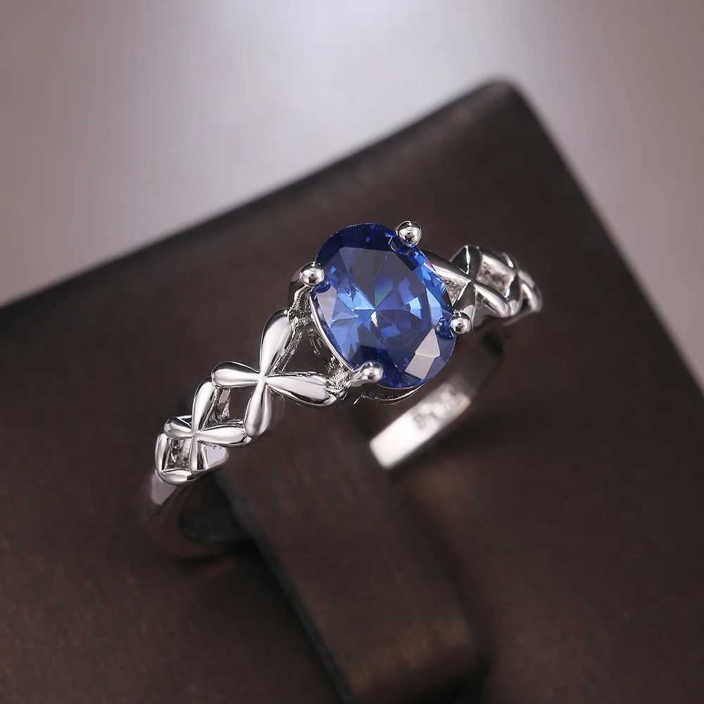 Anneaux de mariage Solitaire romantique Blue Oval CZ Ring pour les femmes avec des fantaisisprètes en croix de conception de mariage Anniversaire Fashion Bijoux de mode