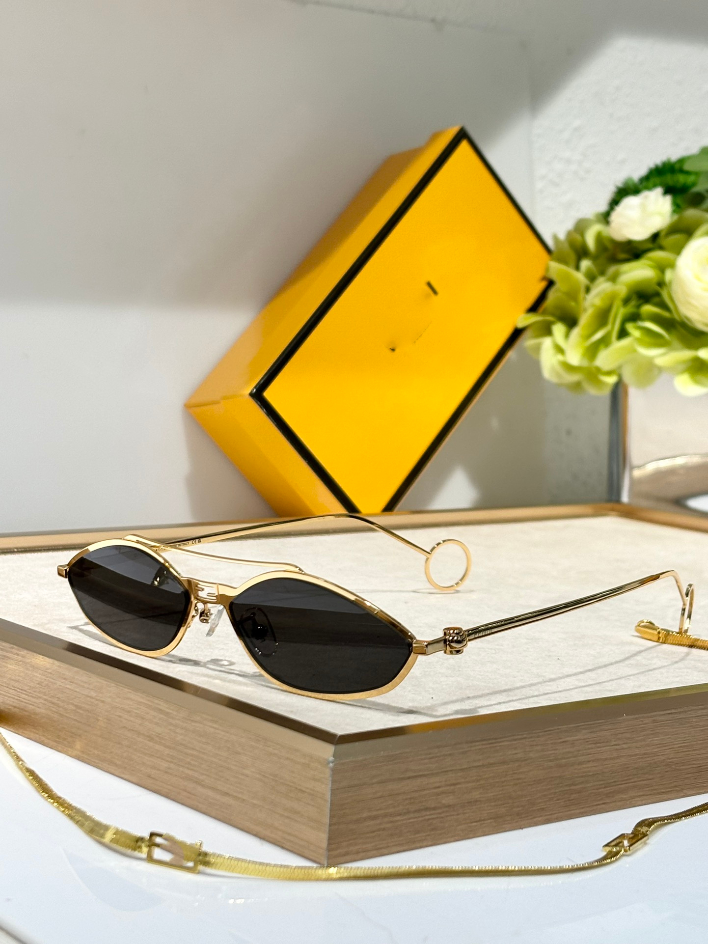 Дизайнерские солнцезащитные очки моды топ роскошные солнцезащитные очки для кошачьих рамных оттенков толстые рамы обнаженные солнечные солнцезащитные очки коробка солнцезащитных очков