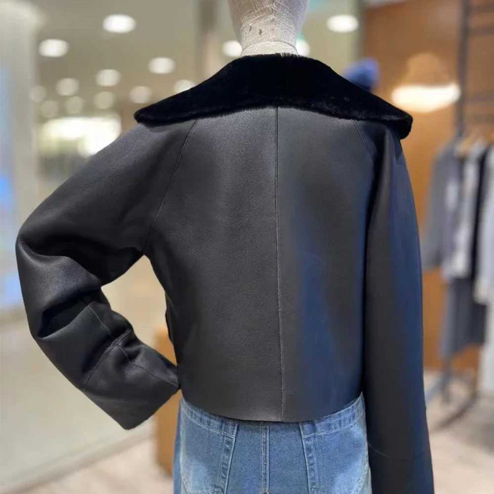 Kadın Deri Sahte Deri Yüksek Kaliteli Kış Satürn Nakış Kırpılmış Siyah Shearling Ceket Kadınlar Raglan Sleeve Lamb VEgan Deri Kısa Ceket2404