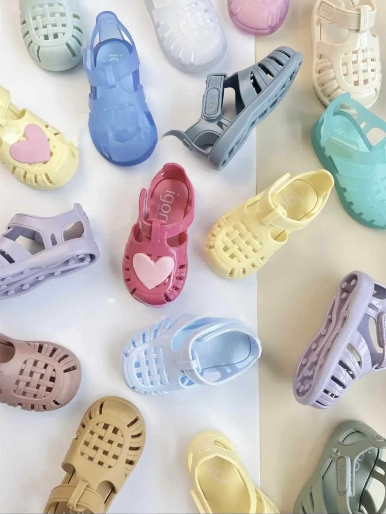 Slipper 2023 Summer Childrens Hollow Out Baotou Roman Sandals Girls Love Jelly Shoes Baby Kids Non Slip Beach Retro Shoesl2425