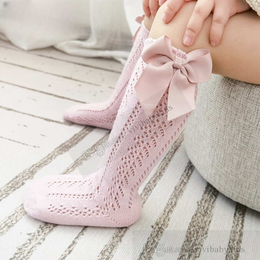 Zomermeisjes Hollow Knitted Socks Sweet Kids Ribbon Bow Hole 3/4 knie High Princess Sox Children Katoen Ademboere benen S1346