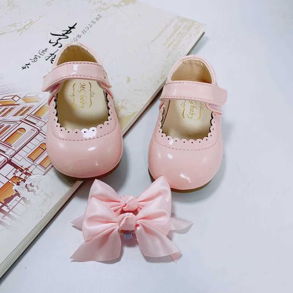 Sandals Girls Black White Flats Kids Wedding Leather Shoes Kids Red Blue Pink Glossy Ballerina Flats Party Mary Jane Princess Shoes 240423