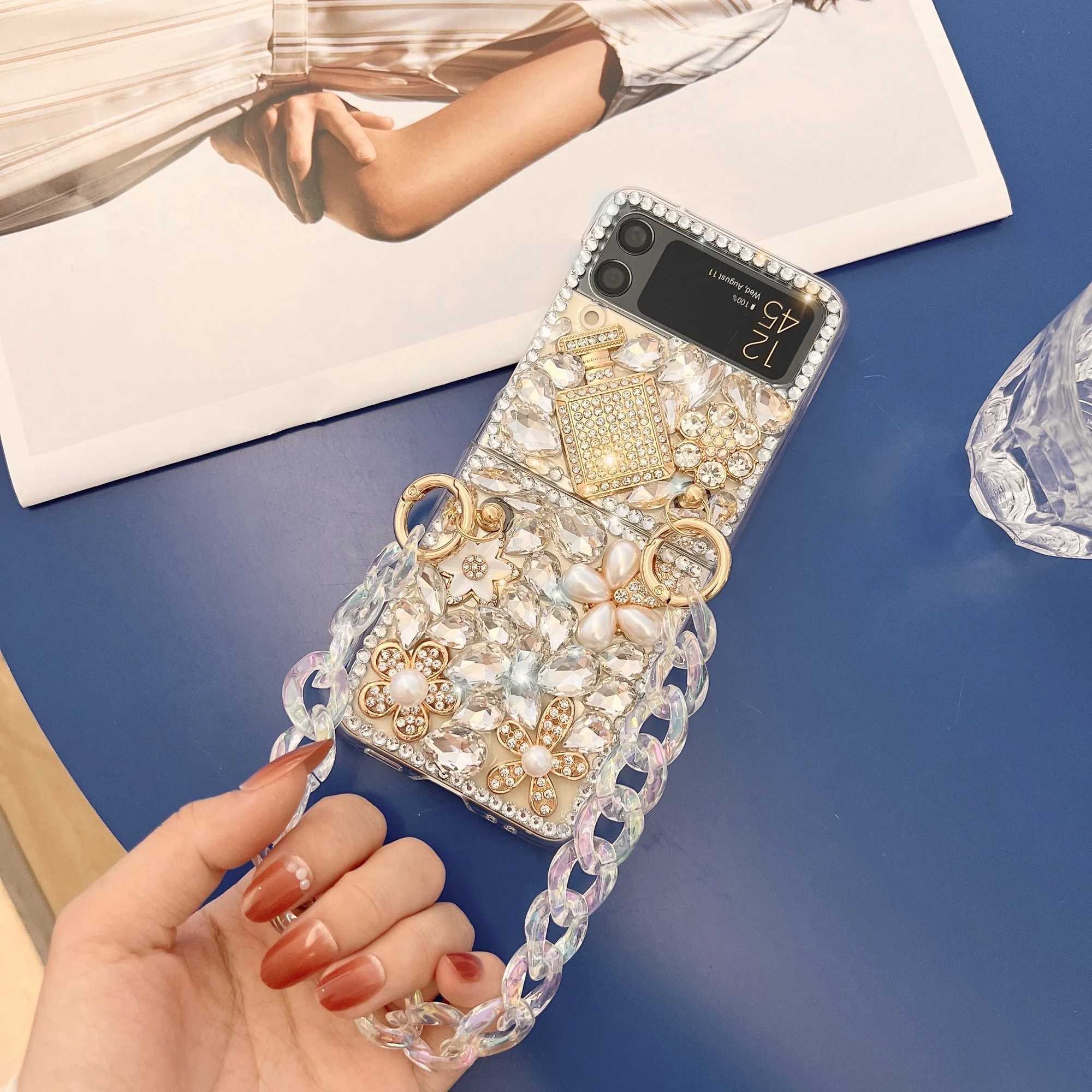 Obudowy telefonu komórkowego dla Samsung Galaxy Z Flip 6 5 4 3 5G F7110 F7070 CRINESTONY Crystal Pearl Crown Flower Brank