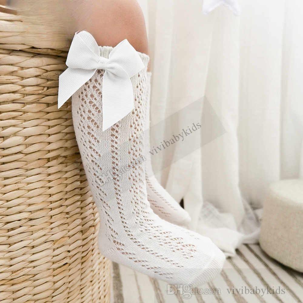 Zomermeisjes Hollow Knitted Socks Sweet Kids Ribbon Bow Hole 3/4 knie High Princess Sox Children Katoen Ademboere benen S1346