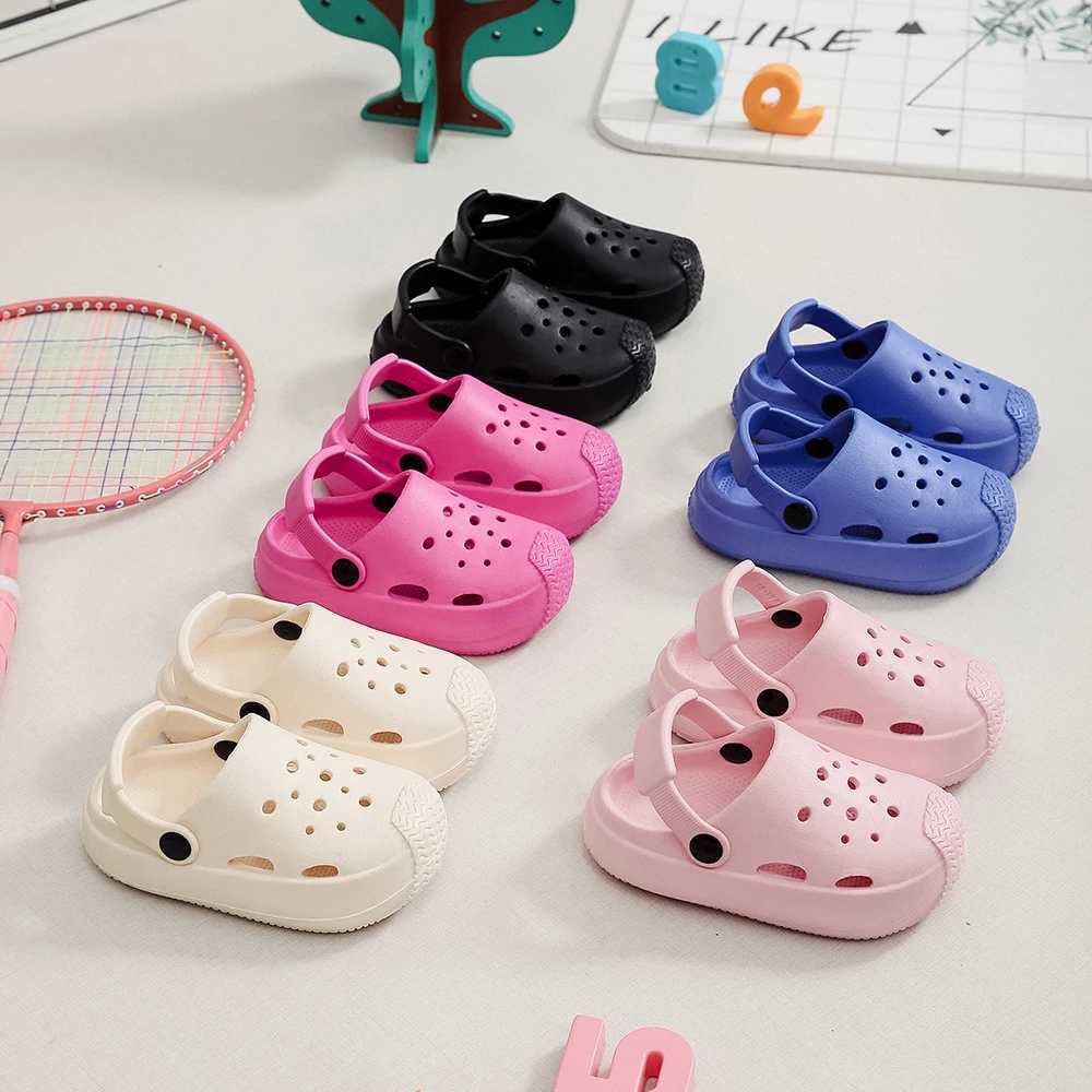 Sandals Summer Kids Sandals Cute Boy Girl Hole Solid-Color Soft Sole Beach Slippers Flat Childrens Garden Shoes Toddler 240423