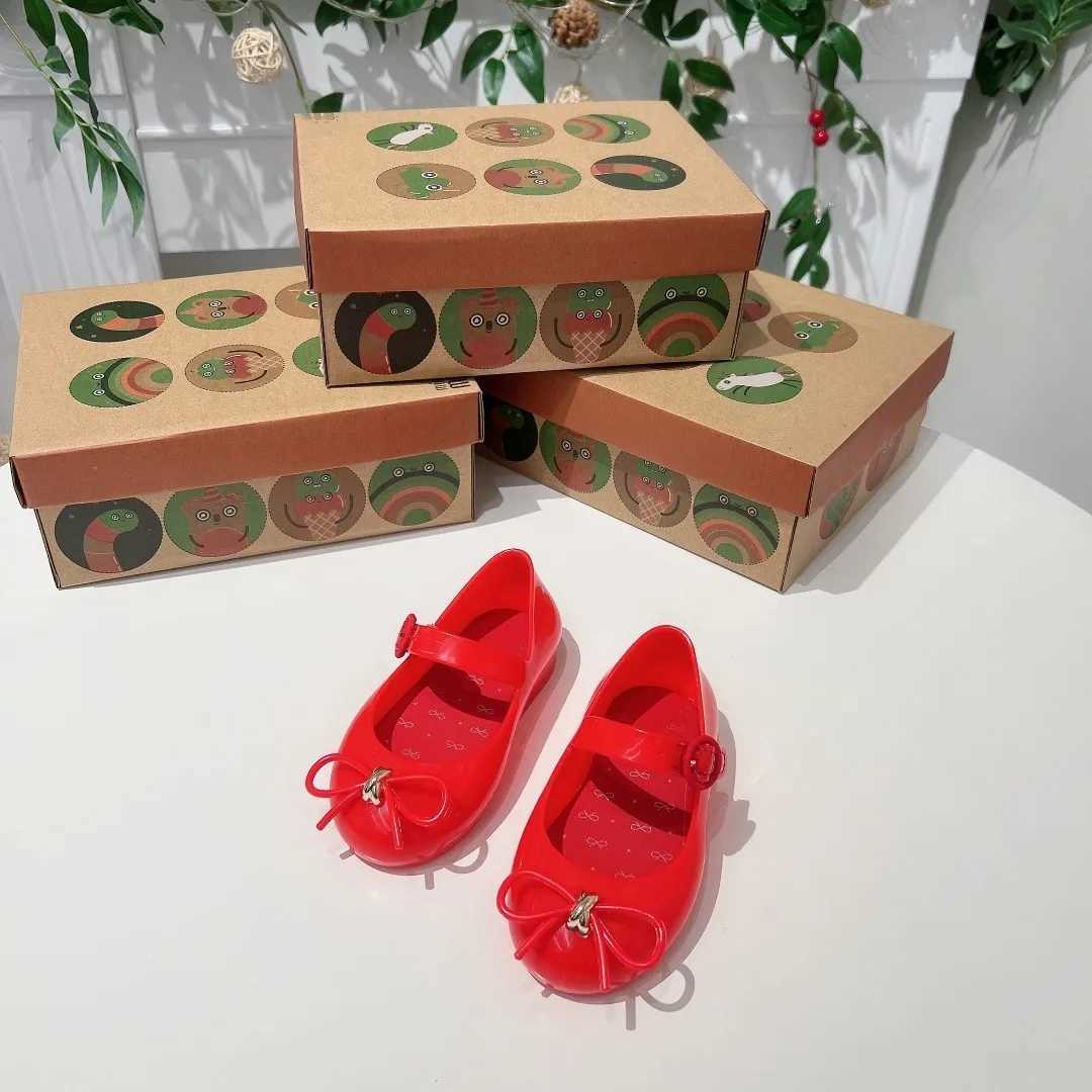 Sandals New Style Princess Spring Jelly Shoes Bowknot Girl Fashion Soft Sandals Kids Classical Soft Sole Beach Shoes HMI102 240423