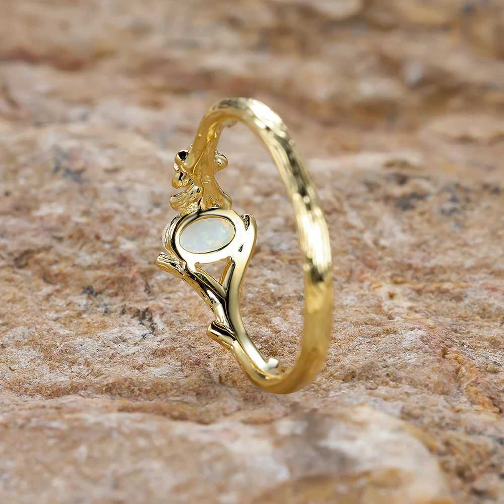 Pierścionki ślubne urok rośliny kwiatowy złoty kolor biały ogień pierścionki opalowe dla kobiet cyrkon weselne opaski owalne kamienne zaręczynowe pierścionki biżuterii