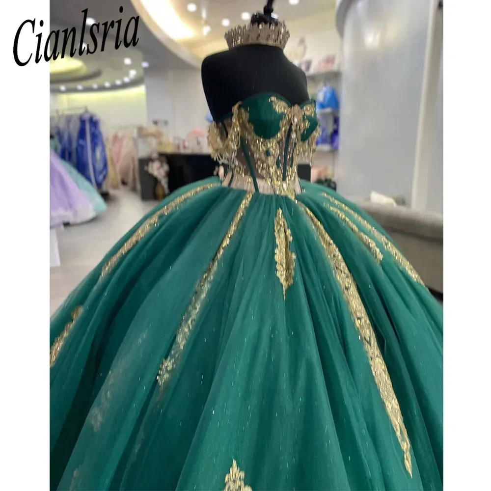 Green Quinceanera Green Robes Robe de bal Gold perle en dentelle Sweet 16 Robe Princess Lace Up Vestido de 15 anos