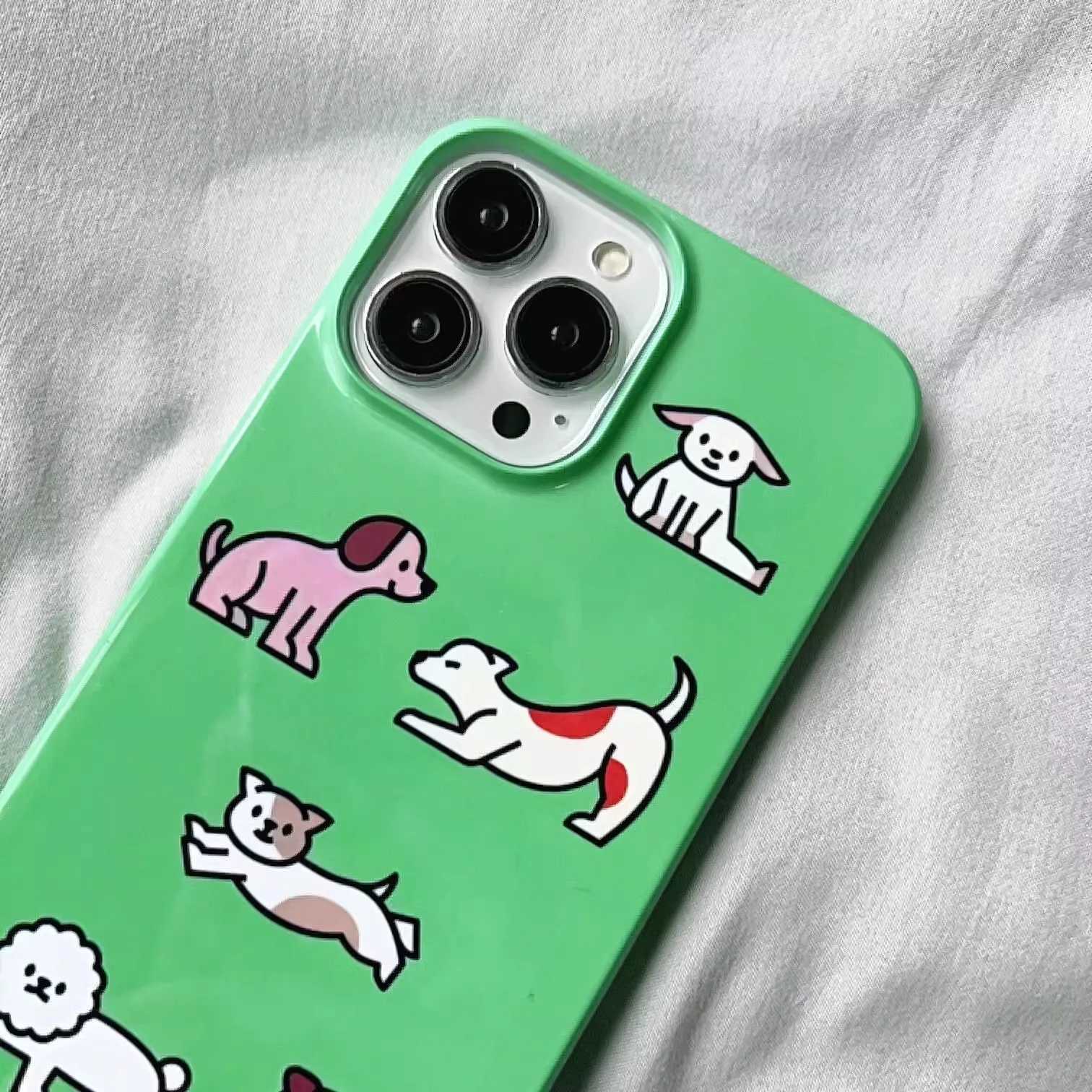 Cell Phone Cases Cute Cartoon Green Dog Case for IPHONE 15PRO MAX 14 13 PRO 13 PRO MAX 15 15PLUS 15PRO Case Acrylic Hard Mobile Phone Cases d240424