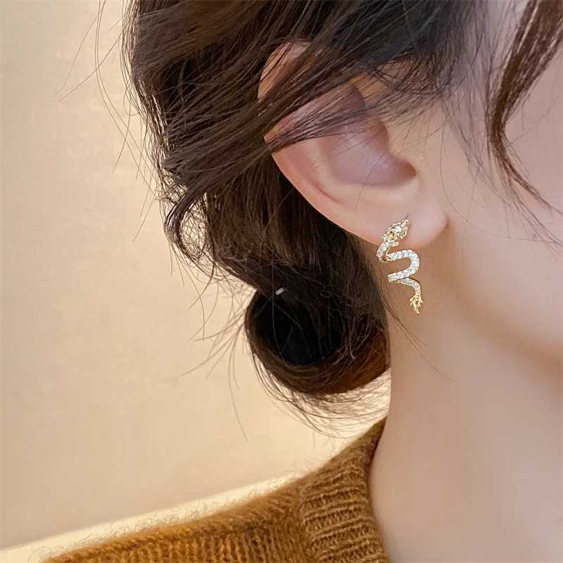 Dangle Chandelier New Chinese Style Zircon Dragon Stud Earrings for Women Fashion Design Crystal Personality Earrings Jewelry Gift 2024 New Year