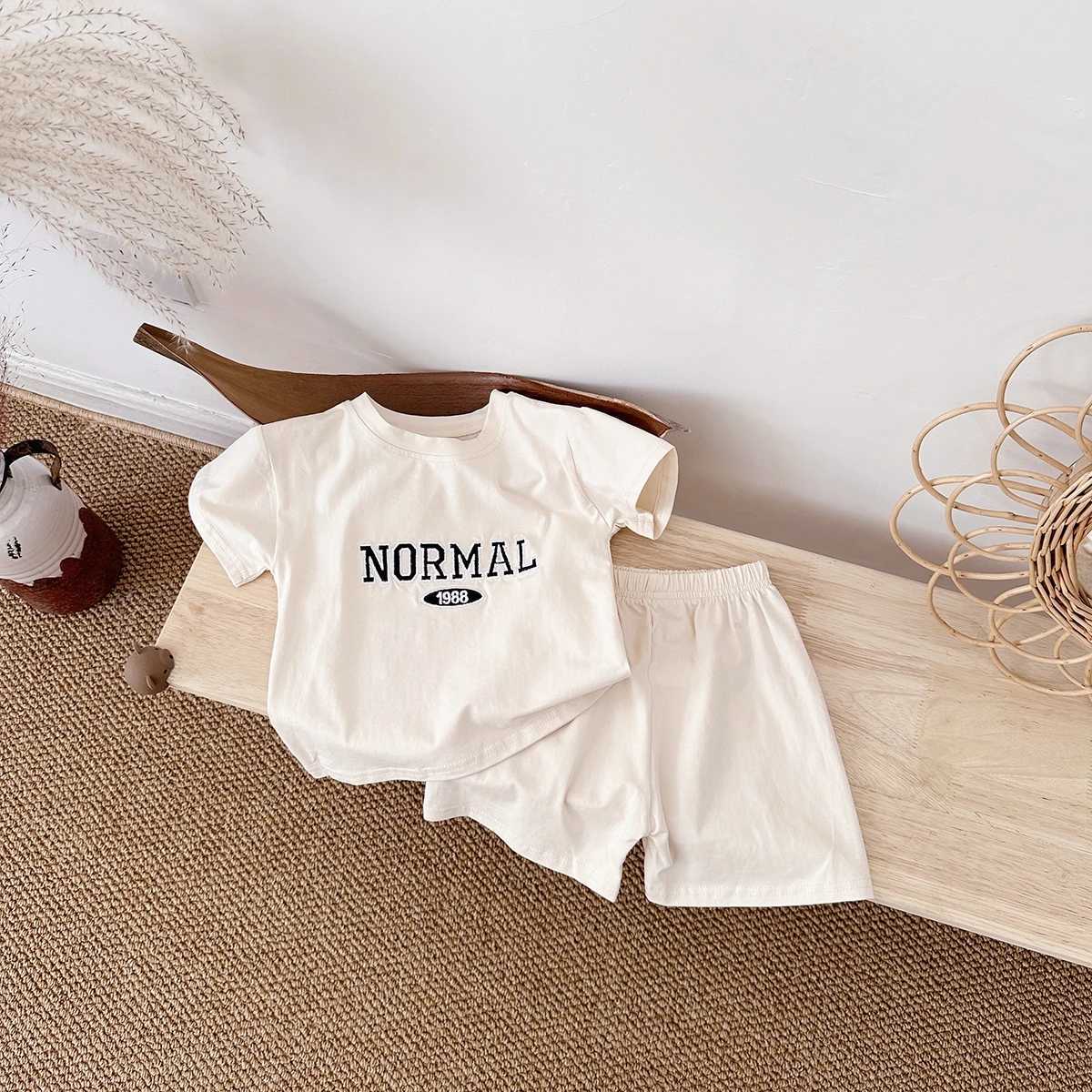 Conjuntos de roupas 2024 Summer meninos de moda de moda letra bordada camisetas+shorts Casul Infant Sets