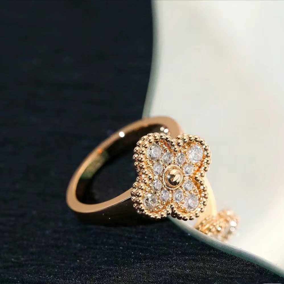 Famous Designer Rings for Lovers High Clover Ring Women con oro 18K Lucky Luce Luce Luce Luce con comune Vnain