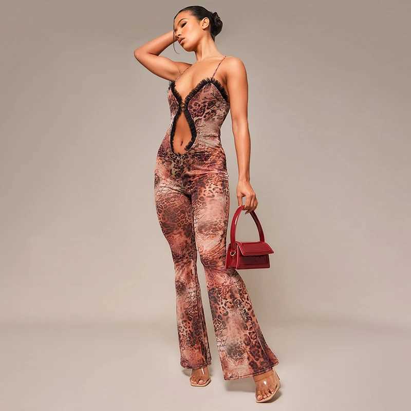 Jumpsuits von Frauen Rompers Buildebeber Leopard Print Rüschen Spaghetti -Gurte Flare Hosen Frauen Mode sexy v Hals Slveless Rückenless Slim Overalls Casual Y240425