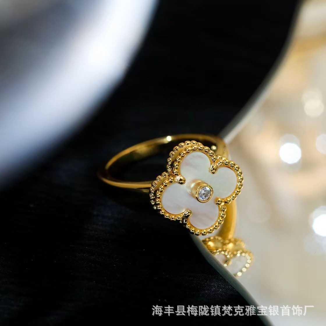 Seiko Edition Original Vancefe Ring Yellow Set With Diamonds Natural White Fritillaria Red Chalcedon Fashion Lucky Grass Net Ring