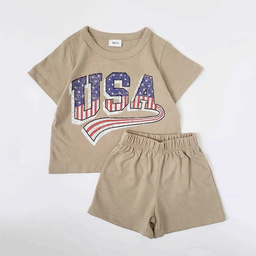 衣料品セット夏の幼児の女の子USAプリントスターストライプTシャツとショーツセットベイビーボーイ服セットショートリーブティーキッズ服スポーツスーツH240425