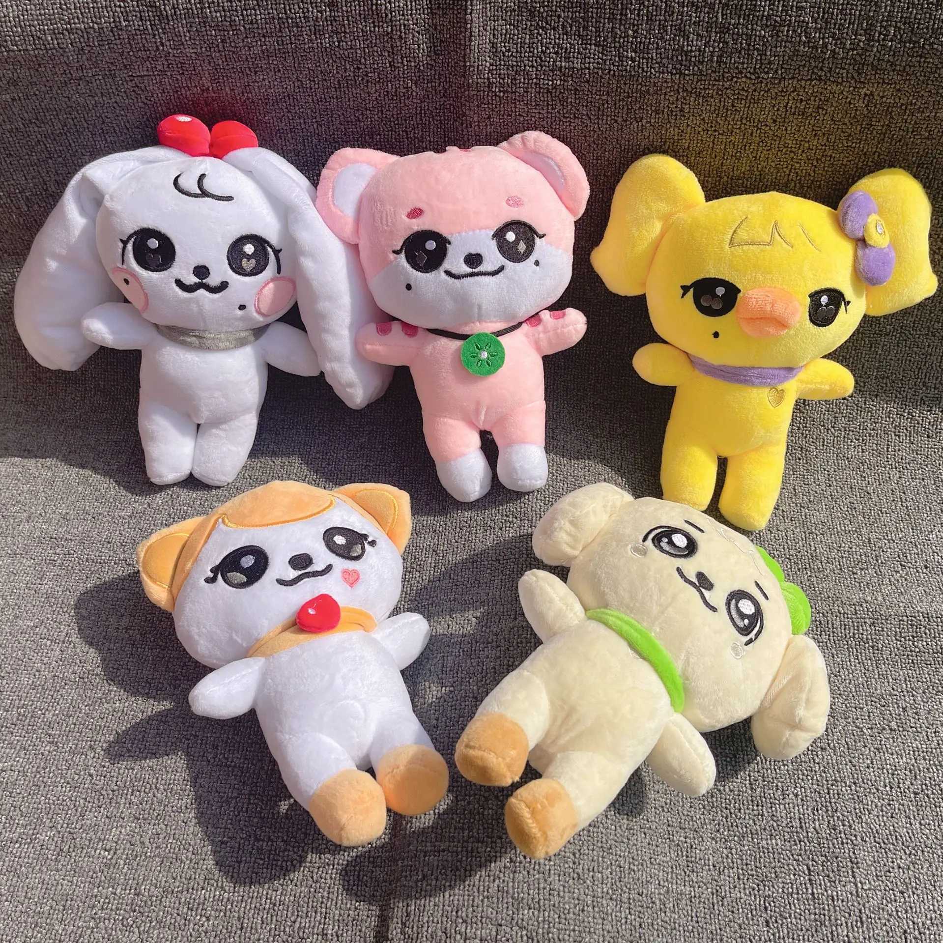 Animali di peluche di peluche kpop ive ciliegia peluche kaii cartone animato ha vinto giovani pelilies bambola carina giocattoli cuscini cuscini decorazioni la casa