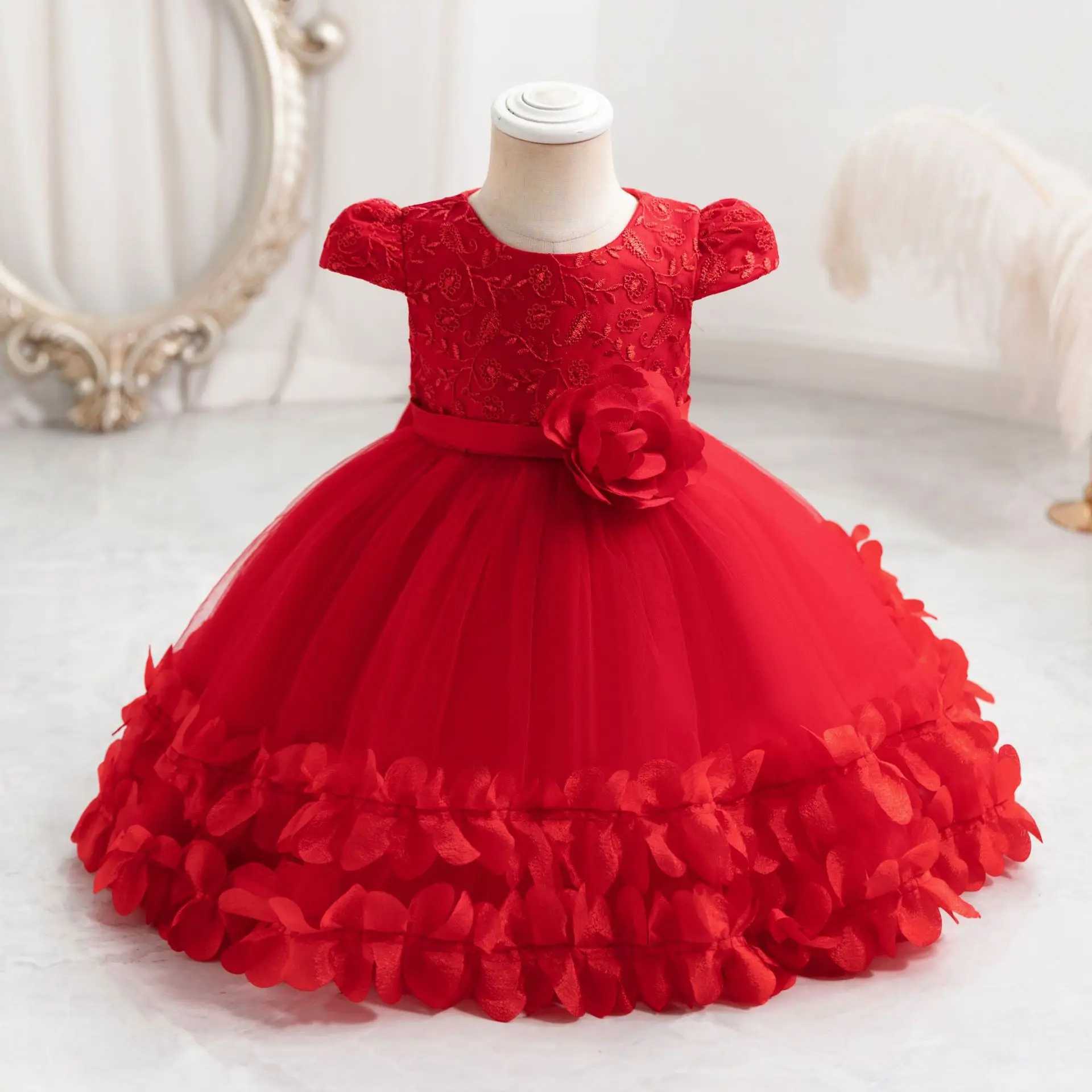 Flickans klänningar Flower Princess Dress for Girls 0 till 12 månader Söt bowknot Petal Clothes Baby Girl Gowns Brodery Toddler Nyfödda i ett stycke D240425