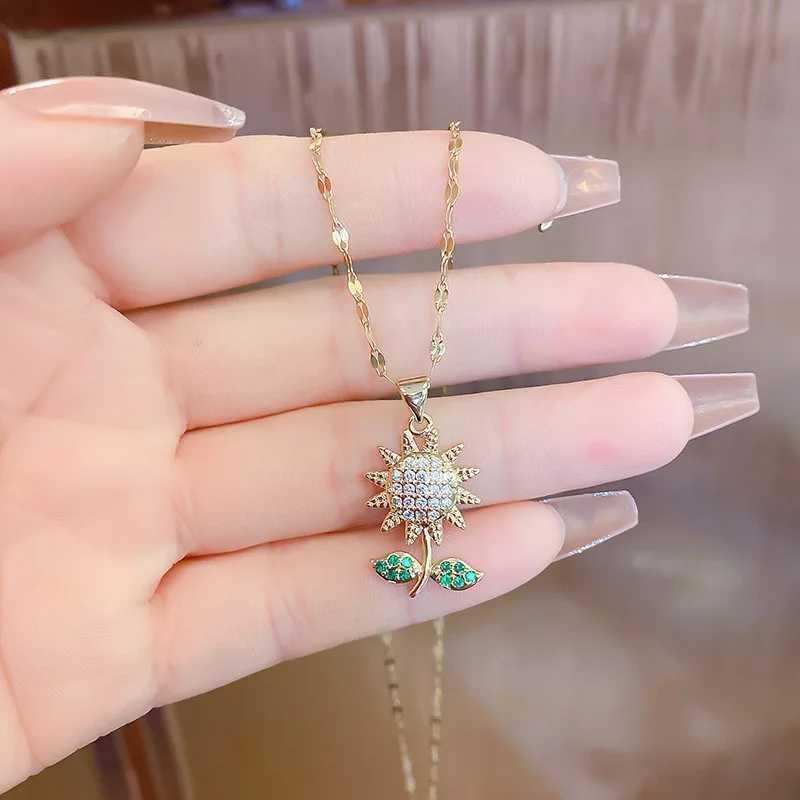 Pendant Necklaces European and American fashion color sunflower necklace cute sunflower wild personality collarbone chain gift