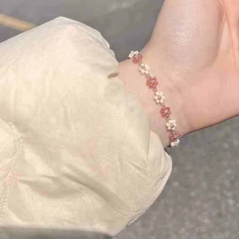 Pärlstav 2023 Nya modekristallblomma pärlor armband för kvinnor elastisk justerbar charm armband vänskap smycken tillbehör