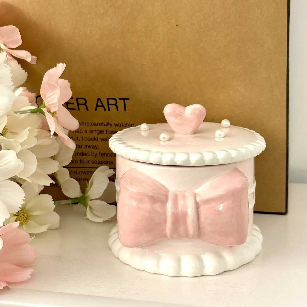 Épargnes alimentaires Conteneurs de rangement créatif Bow Ceramic Pearl Jewelry Box mignon peint de bureau peint pavillon cadeau fille cosmétique peut décoration de maison nouveau H240425