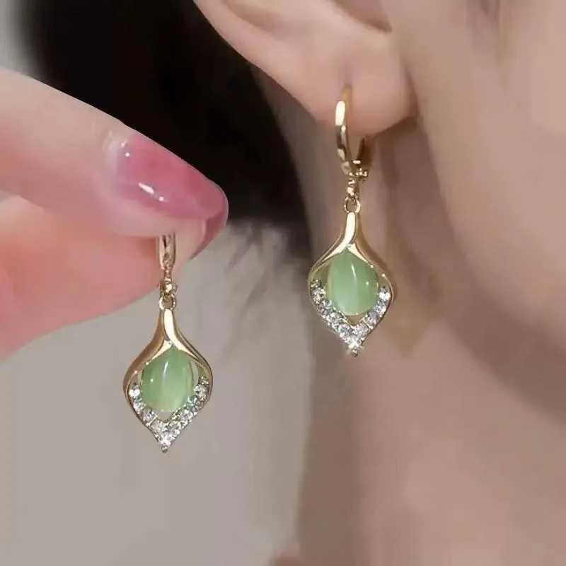 Dangle Kronleuchter Luxus grünes Zirkonblatt Ohrringe für Frauen koreanische Opal Wassertemperament Ohrringe Hochzeitsfeier Schmuck Geschenk