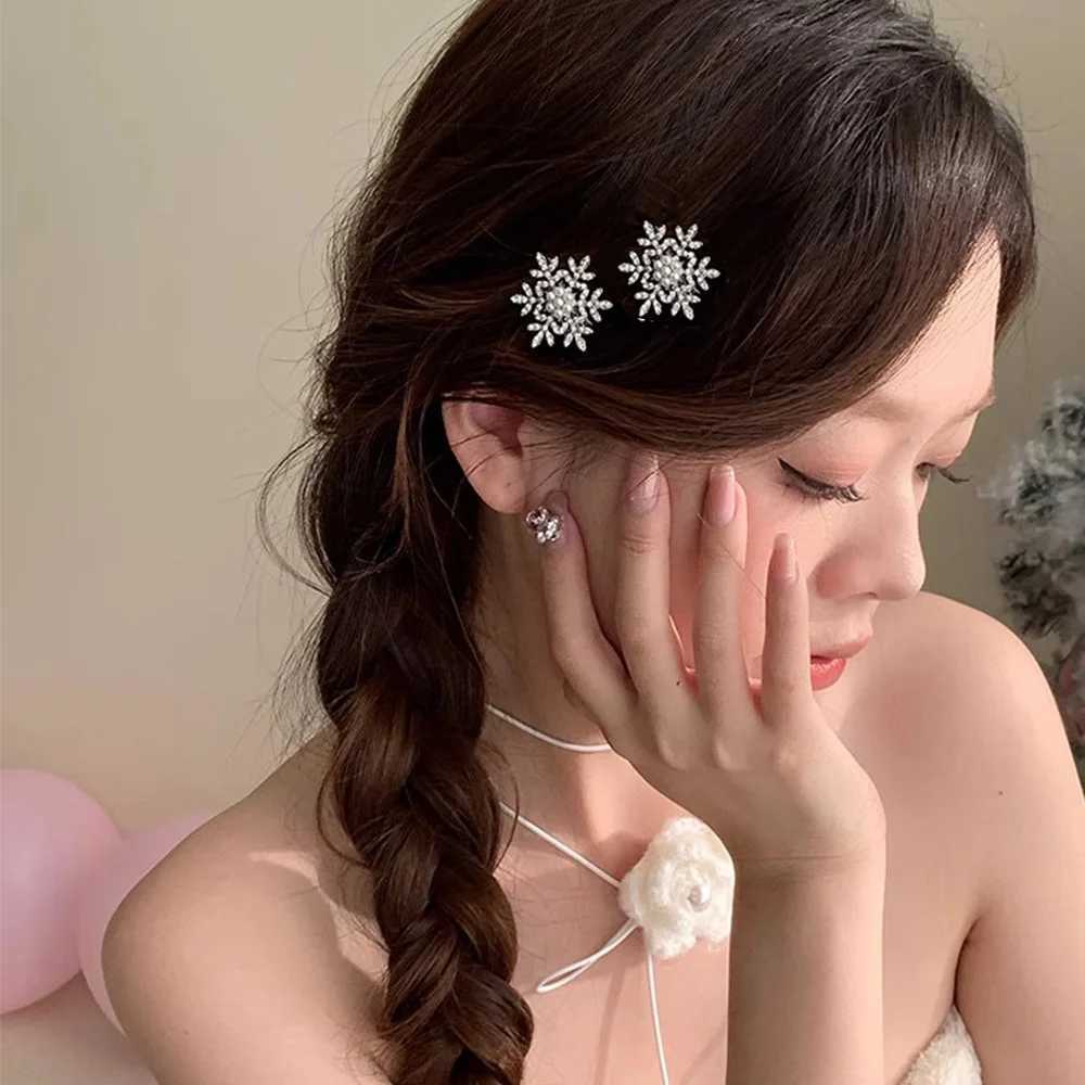 Bijoux de cheveux de mariage flocons de neige Crystal Clips Femmes coréennes Fimelles brillantes Flower Pearl Hairpins Barrette Girls Marriers Headwear Hair Bijoux D240425