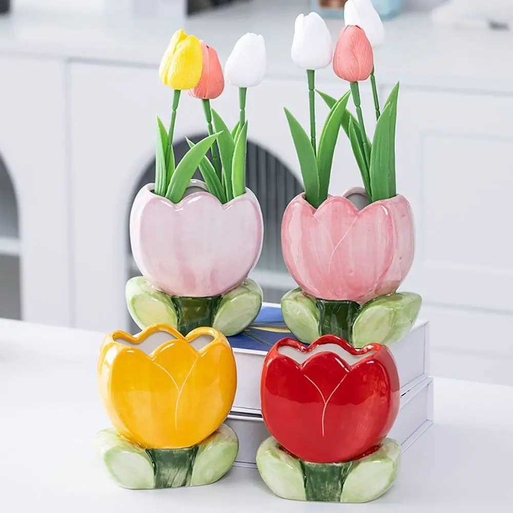 Jarrones Vasos de cerámica Exquisito Tulip Tulip Flower Organizador de lápiz Ornamento de escritorio