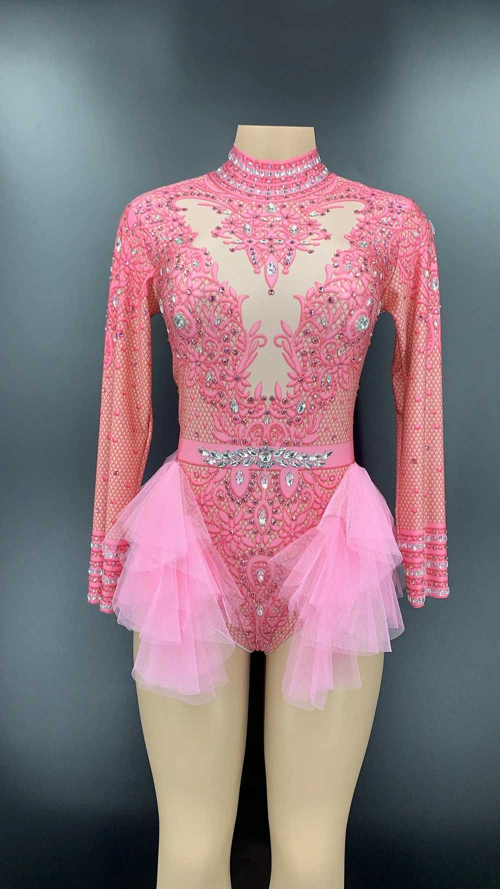 Scenkläder gnistrande strass bodysuit kvinnor elastiska rosa mesh ruffles crystal leotard nattklubb dansare kostym scen slitage party outfit d240425