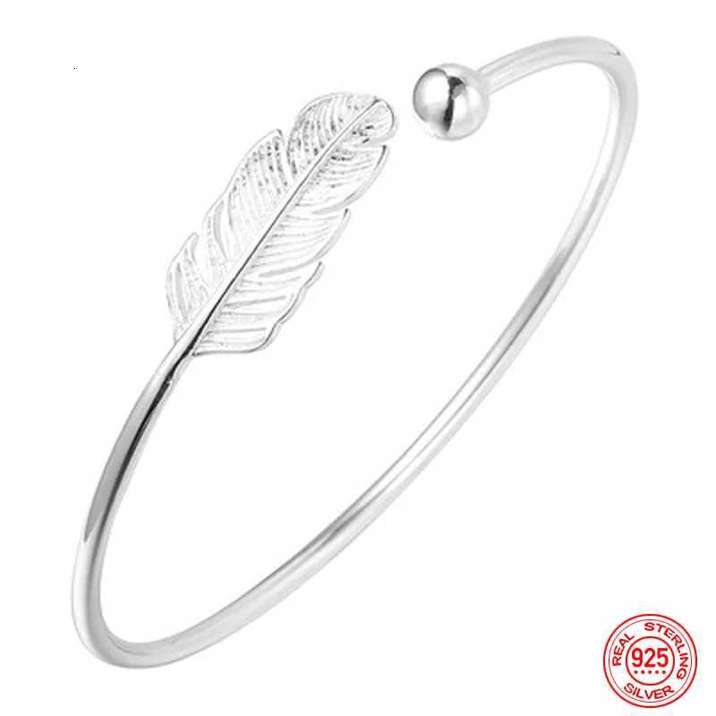 Kedja 925 Sterling Silver Round Bead Feather Charm Armband Bangles Justerbara armlets för kvinnor Bröllopsmycken gåva