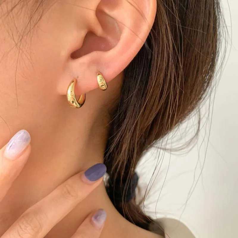 Stud Fashion Gold Color Orecchini a cerchio Huggie donne Minimalisti piccoli piccoli orecchini piercing di cartilagine rotondo gioielli