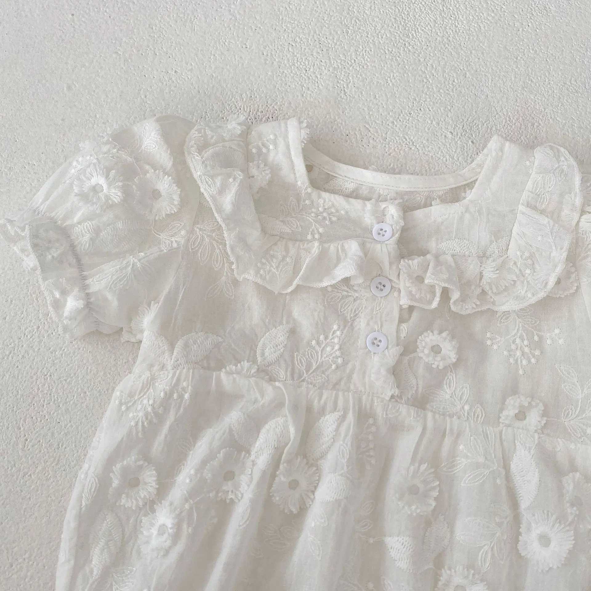 Rompers 2024 Été 0-3y Vêtements de bébé blancs 3d fleur de fleur Bodys de couleur pure