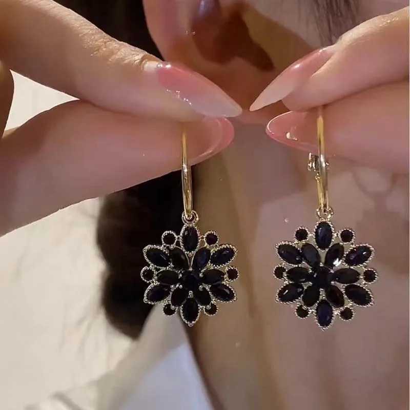 Dangle Chandelier Vintage Black Zircon Double Layered Flower Drop Earrings for Women Exquisite Crystal Dripping Oil Earrings Jewelry Birthday Gift